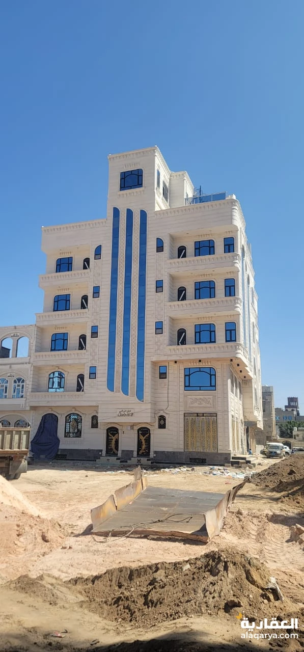 عماره تجاريه مطله على شارعين تجاري وسط العاصمه