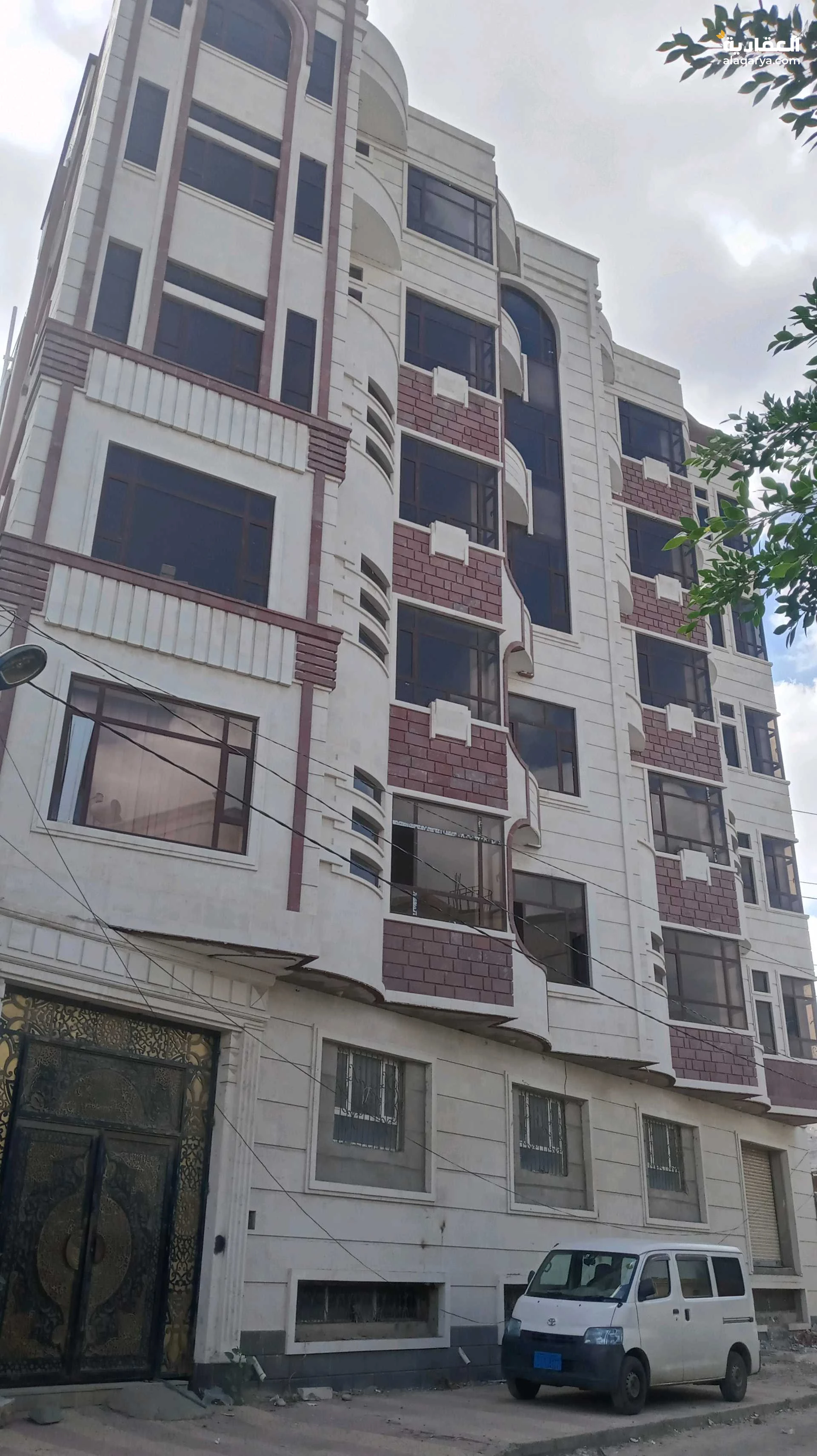 يوجدلدينا عماره للايجار 774064400