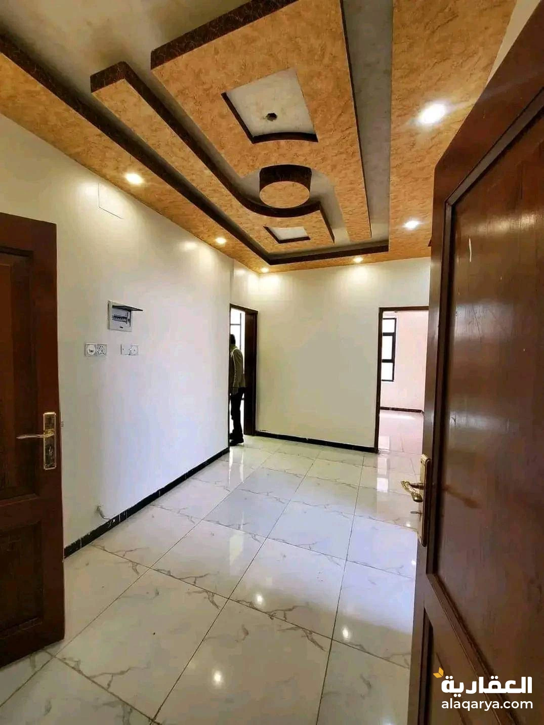 شقه للايجار اربع غرف بسعر مناسب صنعاء بيت بوس حي الجمارك