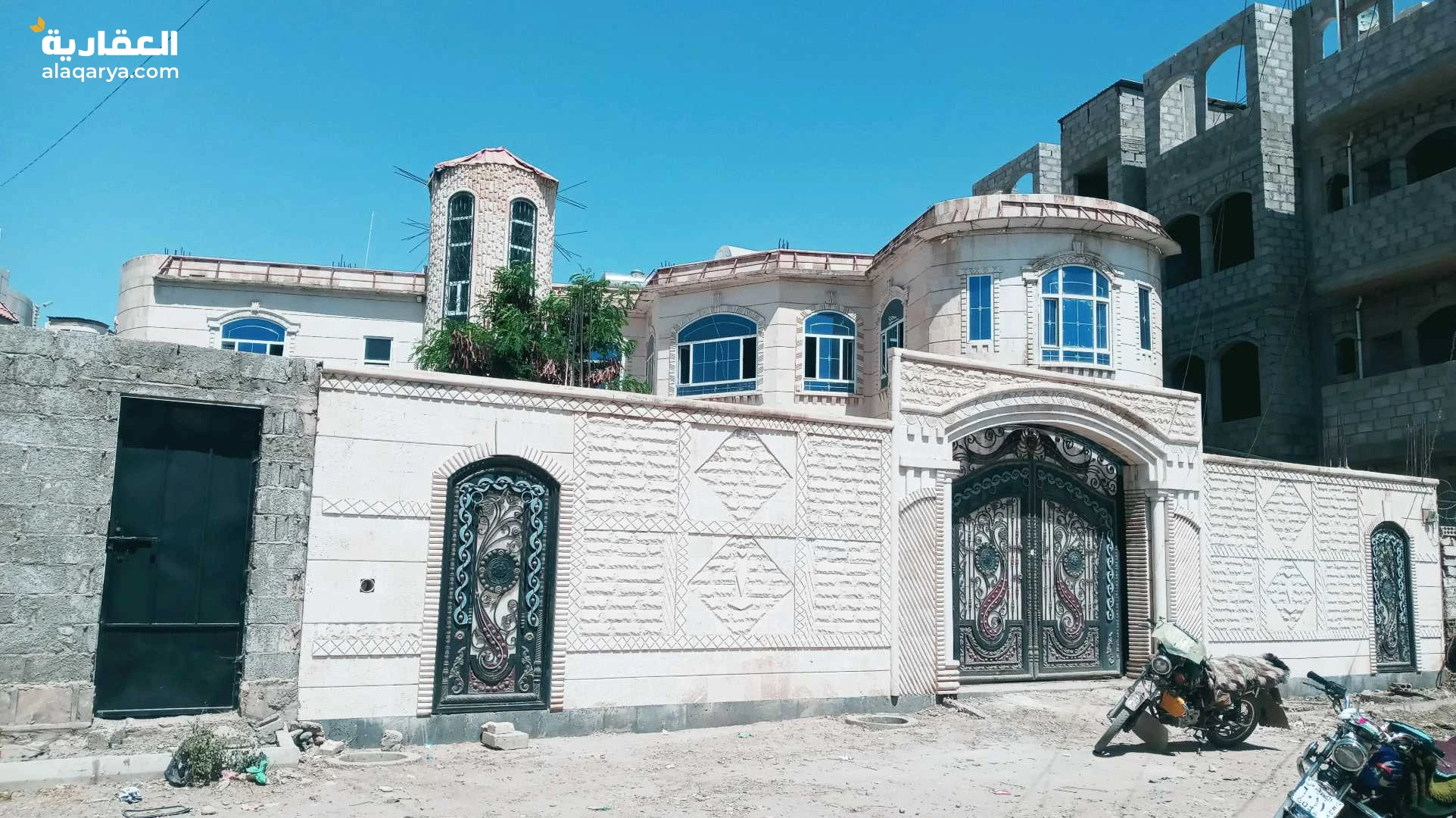 فله لبيع شارع 12 المساحه 14 لبنه