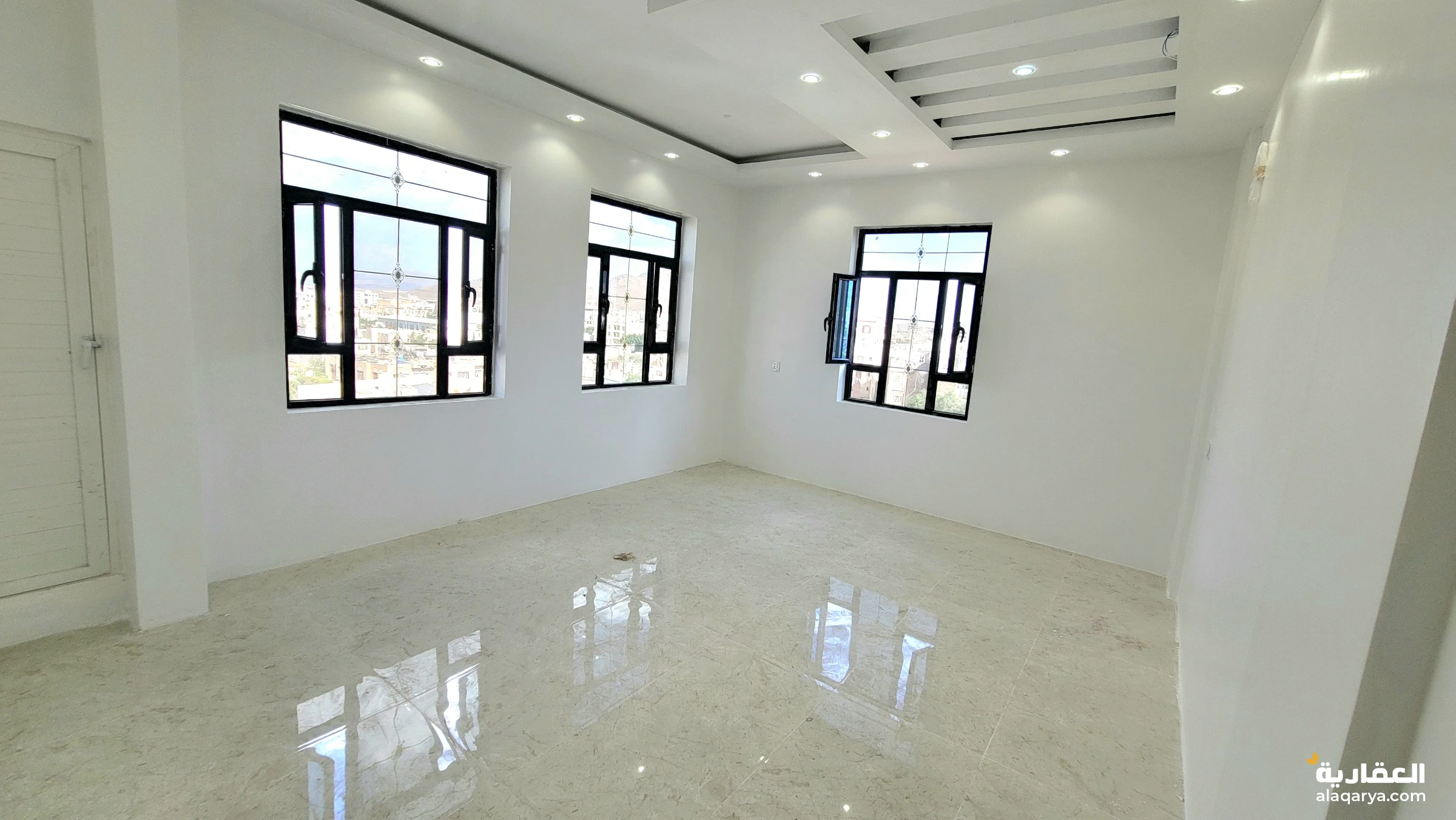 شقق للبيع في صنعاء حده مساحة 230 م جاهزة للسكن تشطيب سوبر لوكس