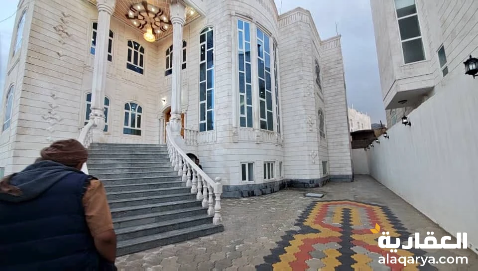 @ للبيع فلة 11 لبنة حر في صنعاء