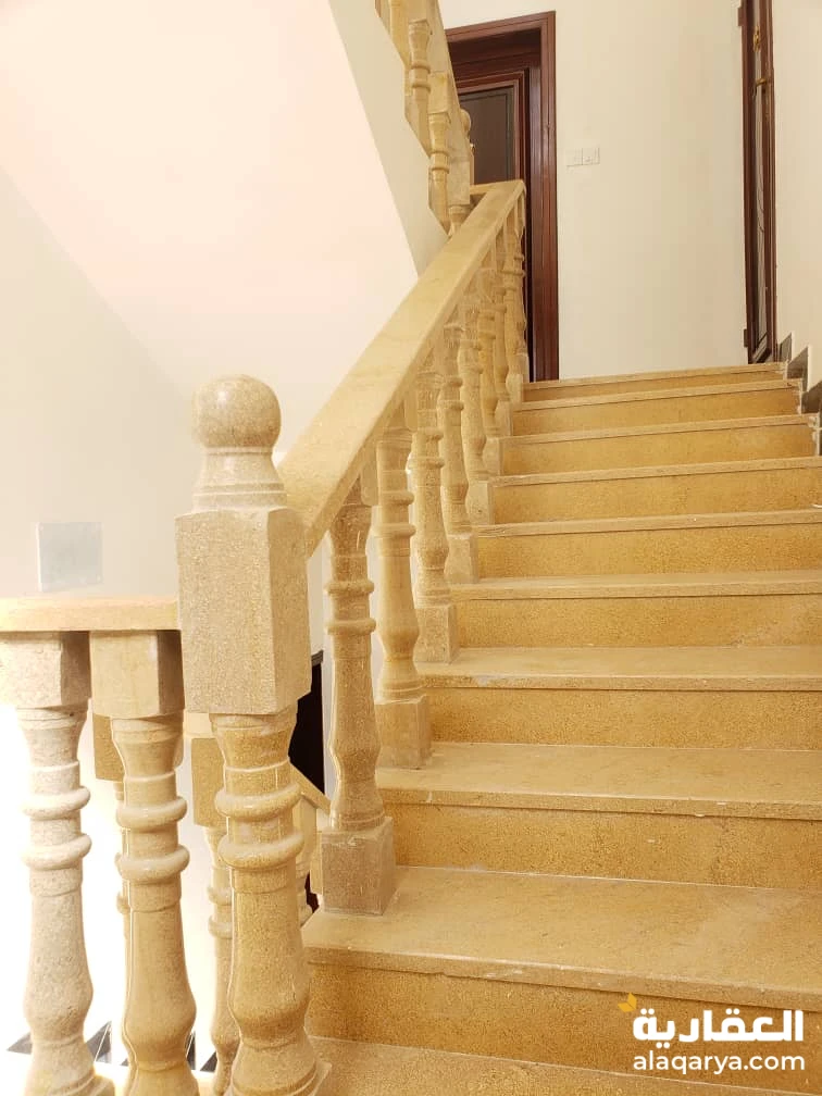 للبيع بيت خمس لبن عرررر مشفر حر جاهز شارع زفلت