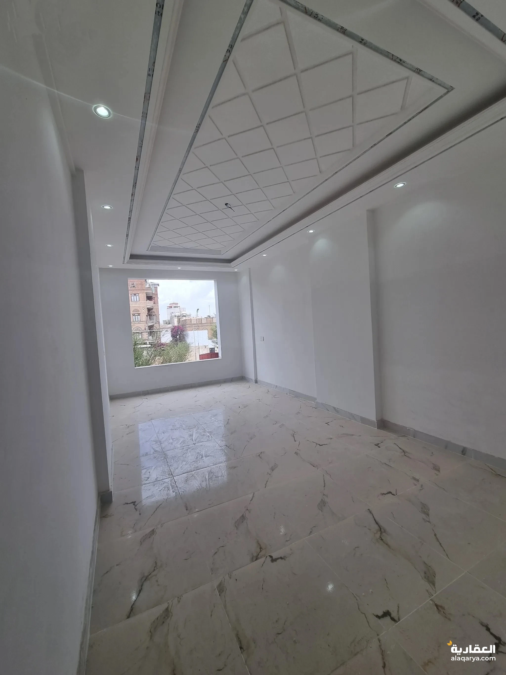 @ للبيع شقة بمساحة 200 متر في صنعاء