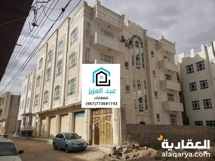 عمارة استثمارية وتجارية عملاقة ودرجة ثانية من الشارع الرئيسي