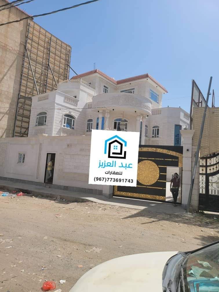فلة_وقصر_ملكي للبيع في أرقئ إحياء العاصمة_صنعاء في بيت بوس