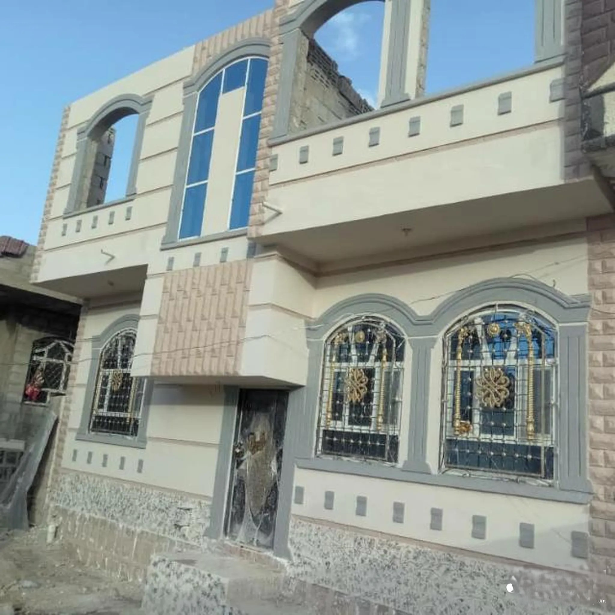 @ للبيع عمارة لبنتين  حر في صنعاء