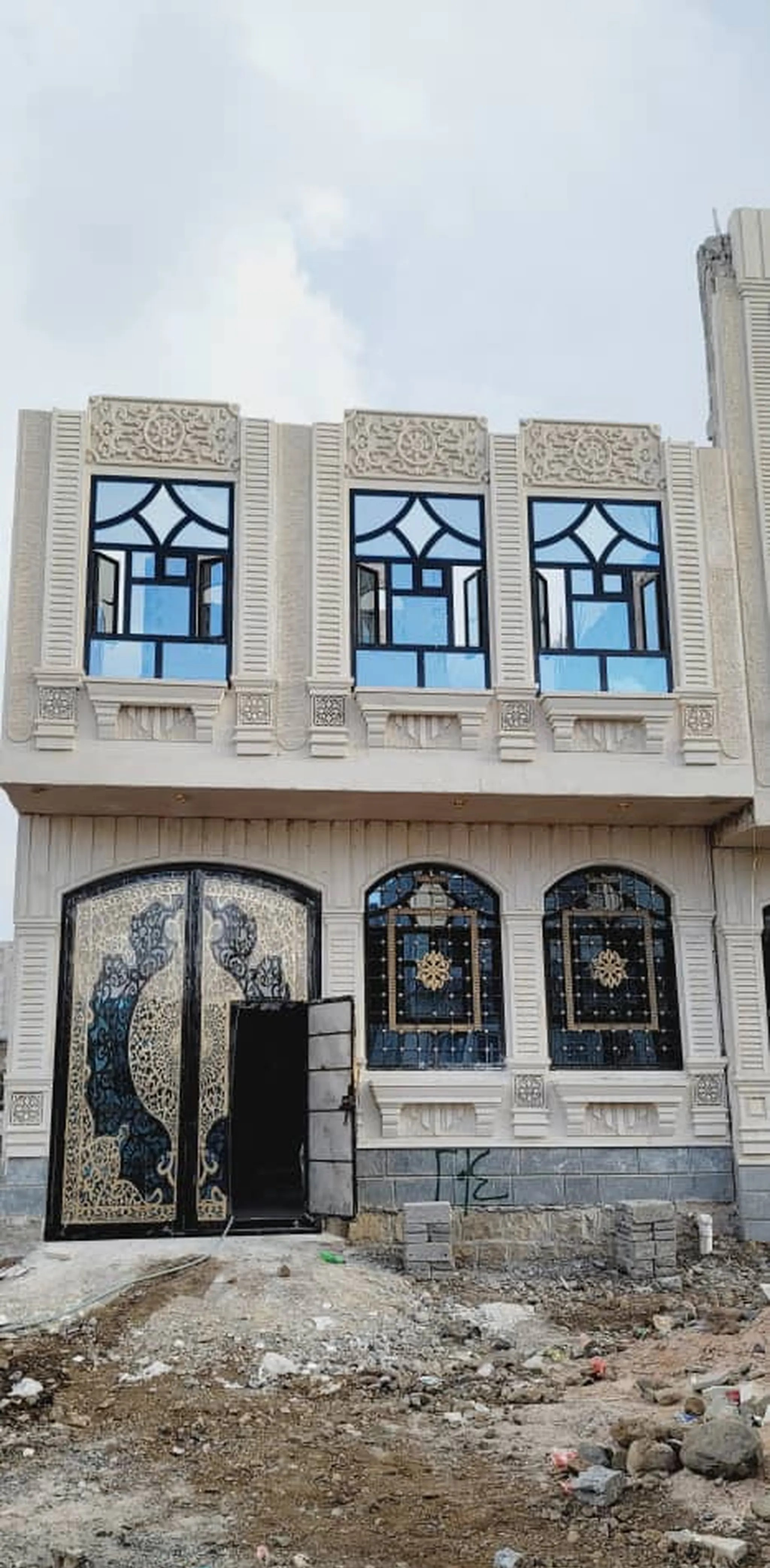 @ للبيع عمارة 4 لبن حر في صنعاء