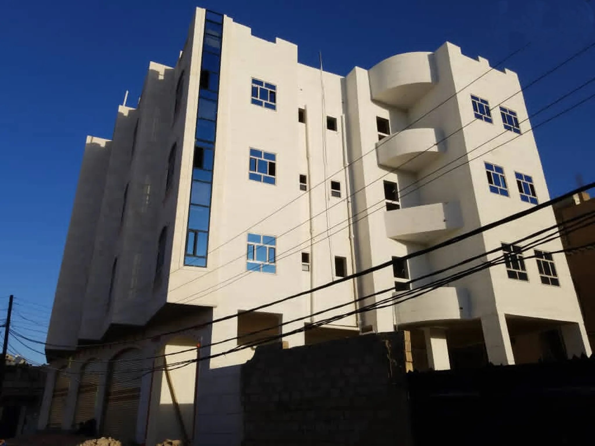 @ للبيع عمارة 9 لبن حر في صنعاء