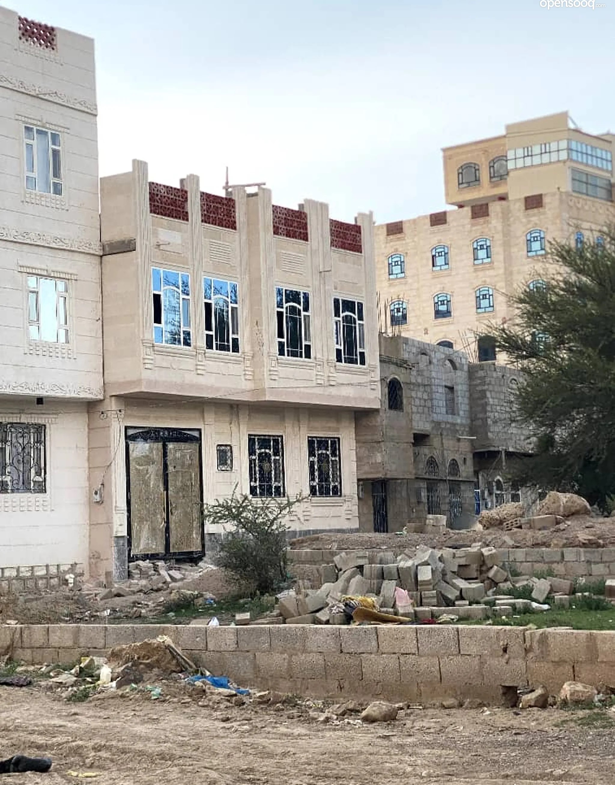 @ للبيع بيت لبنتين حر في صنعاء