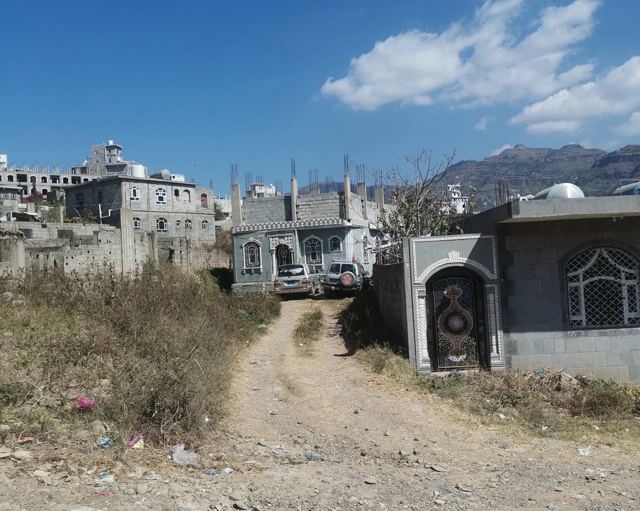 #بّيَتْ حُلُوَوَ لُبّيَْع. فَيَ ابّ مٌكِانَ تْمٌانَ وَكِبّيَرَ الُبّيَتْ