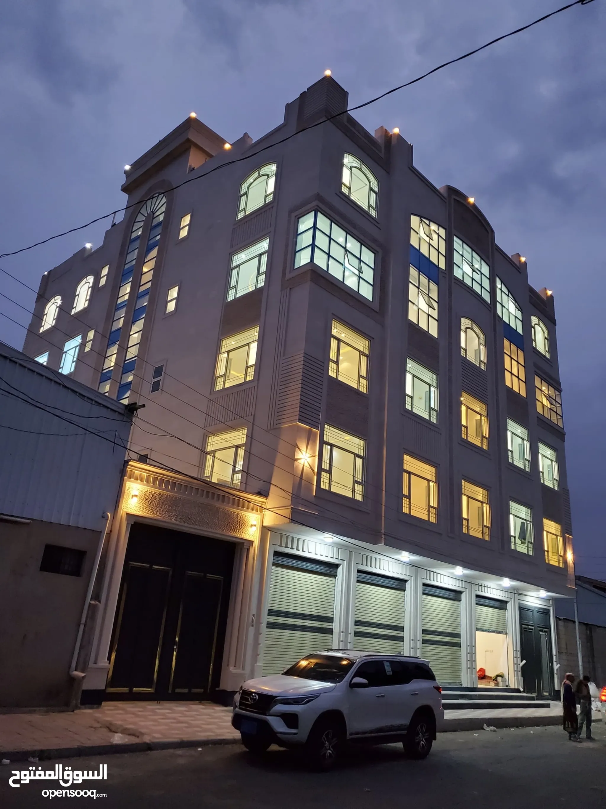 @ للبيع عمارة 12 لبنة حر في صنعاء