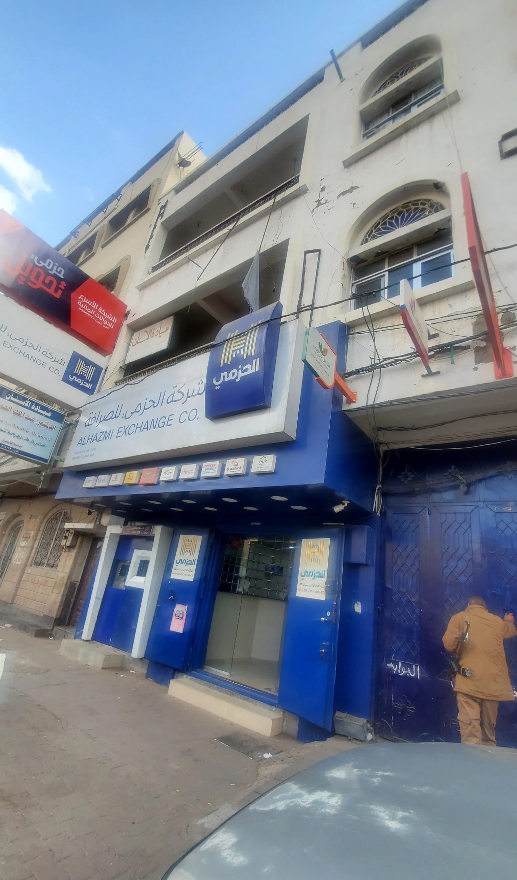 @ للبيع عمارة 10 لبن حر في صنعاء