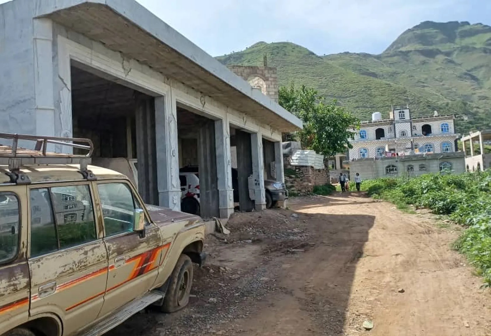 @ للبيع عمارة 4 قصب حر في إب