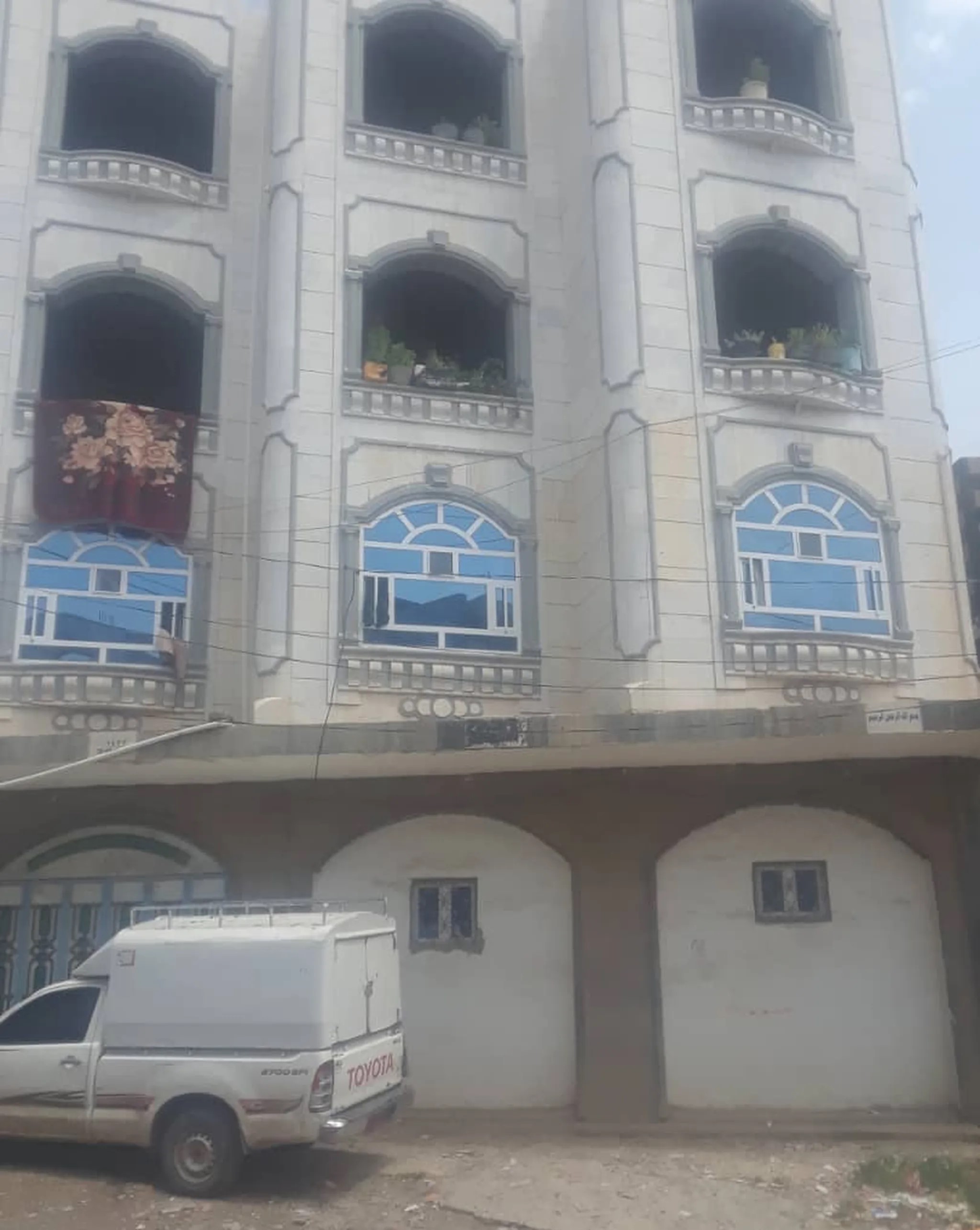 @ للبيع عمارة 7 قصب حر في إب