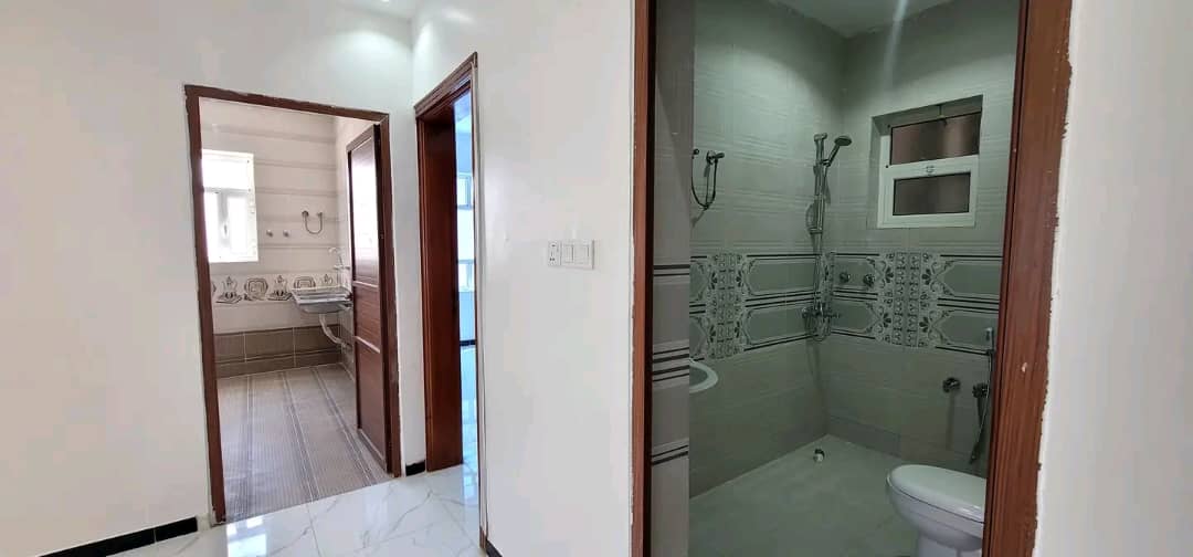 #عماره استثماريه للبيع 4 دور مشطب  صنعاء حي بيت بوس المثلث الذهبي 📞 : 777674674