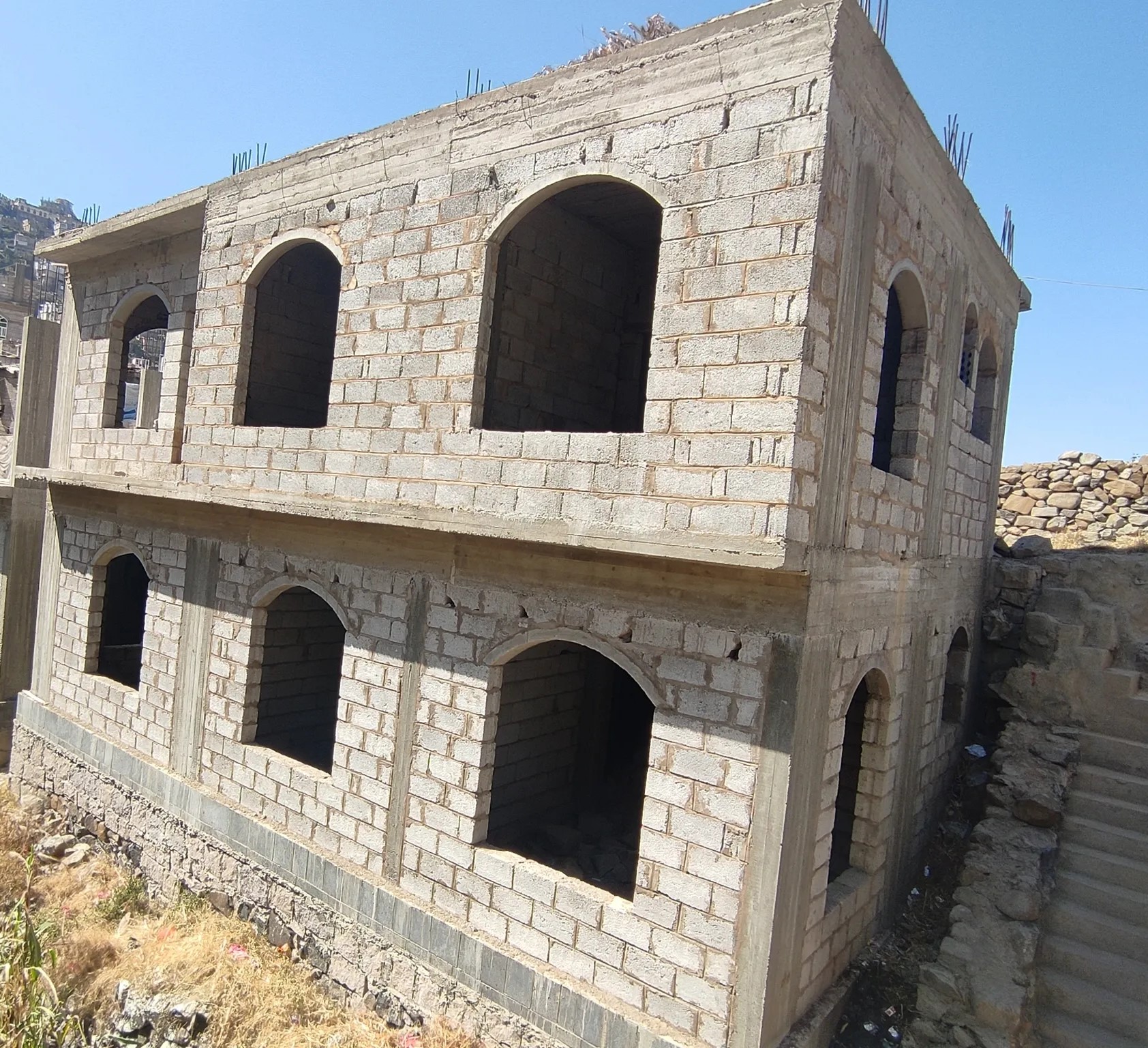 @ للبيع عمارة 3 قصب حر في إب