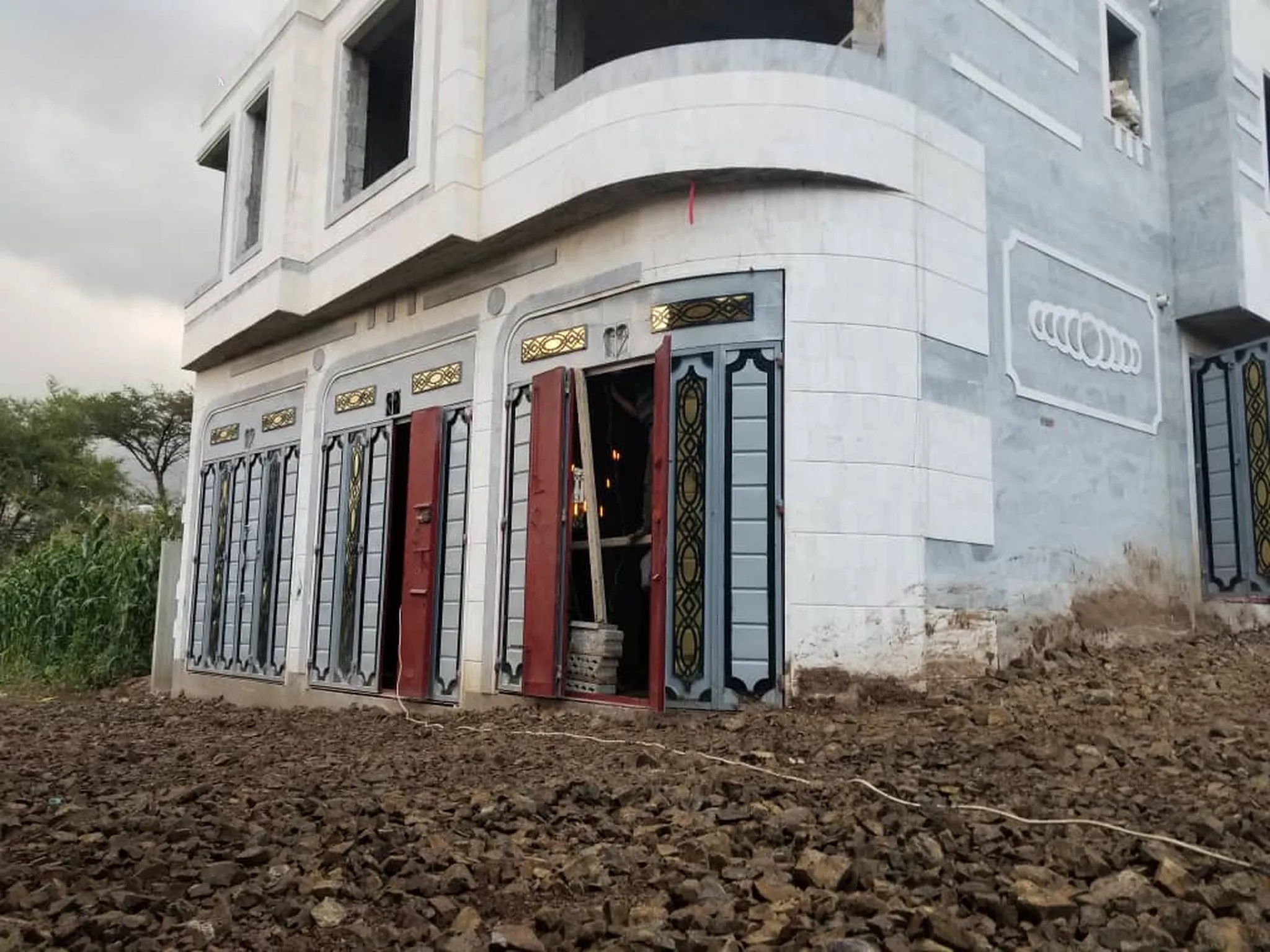 @ للبيع عمارة 4 قصيب حر في إب