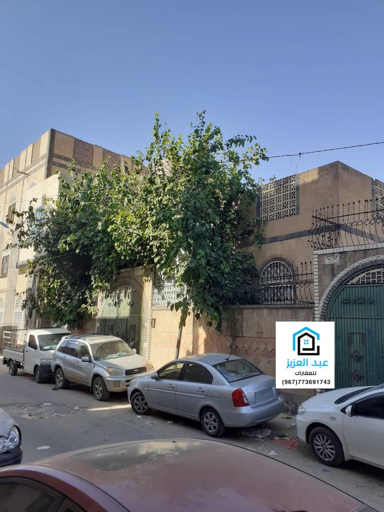 للبيع فله في صنعاء قريب جولة المرور وقريبه جدآ من شارع تعز