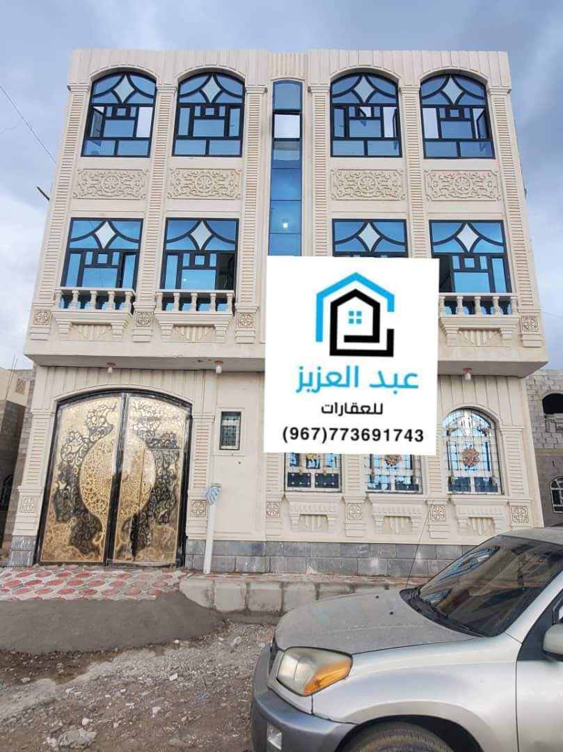 للبيع بيت في صنعاء ثلاثة ادوار حجر دورين مشطبه جاهز والثالث مرفوع لاحد السقف