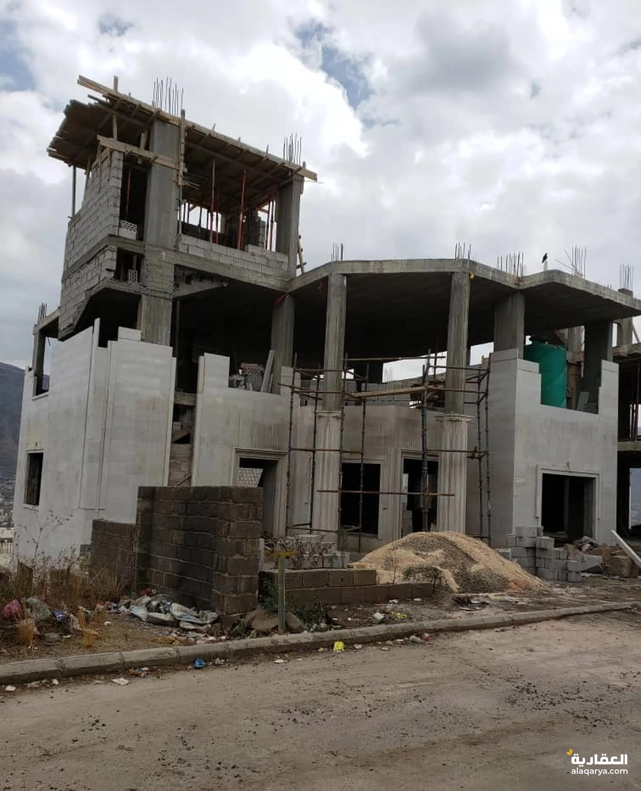 @ للبيع فلة 10 قصب حر في إب