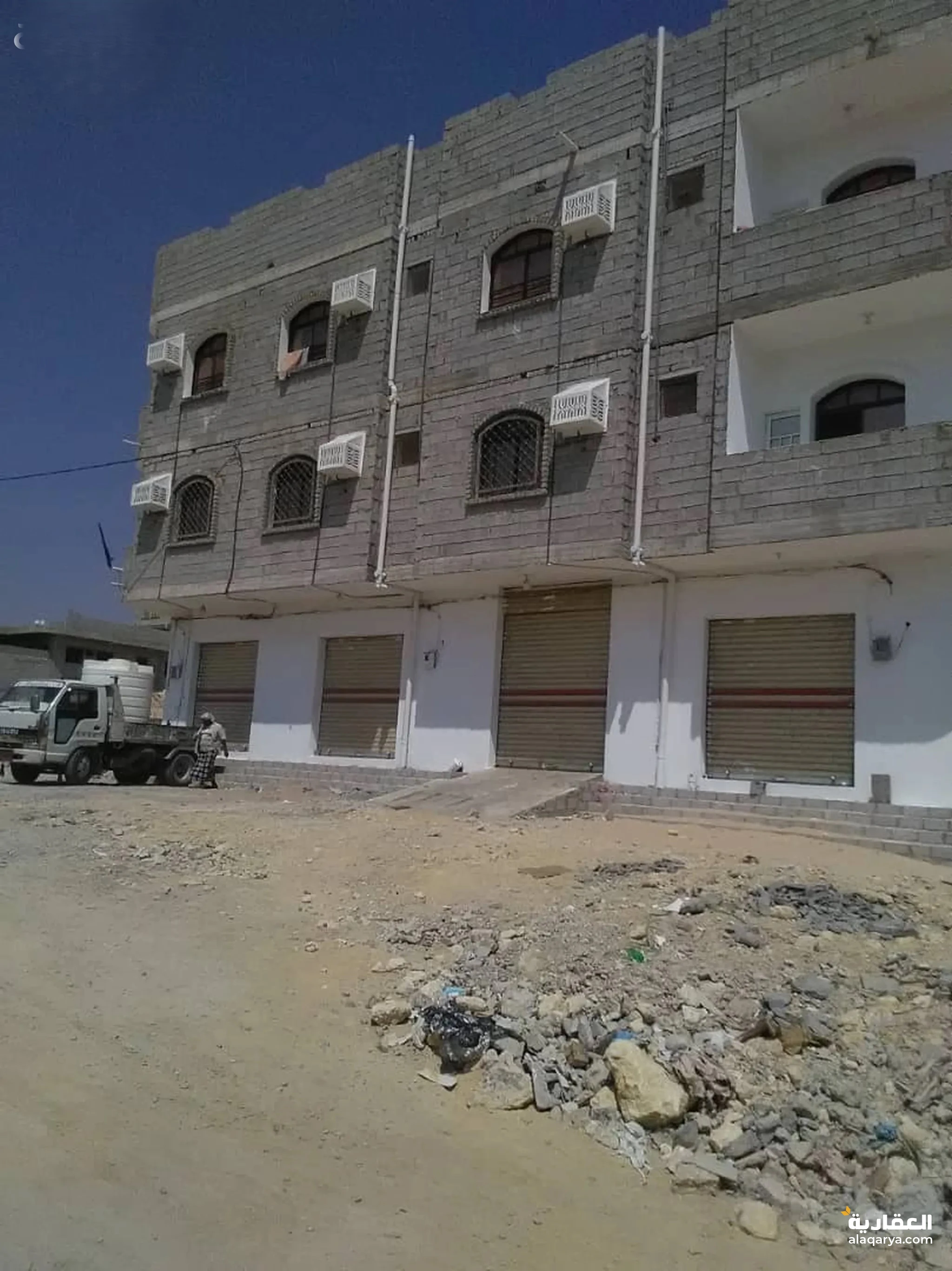 @ للبيع عمارة بمساحة 1200 متر في حضرموت