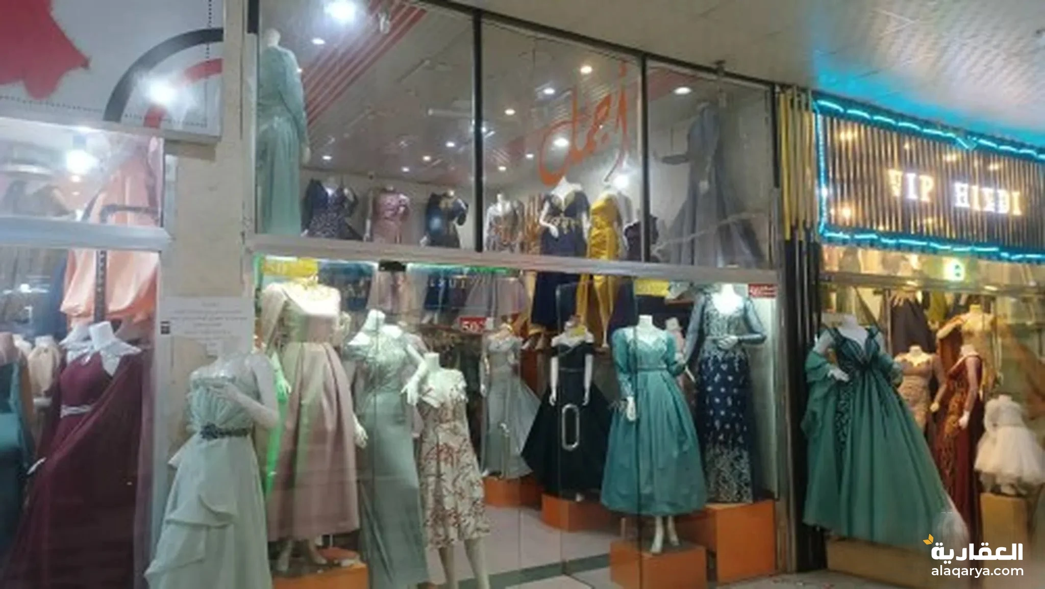 #للبيع بيعة فساتين راقية سهره ونواعم في صنعاء