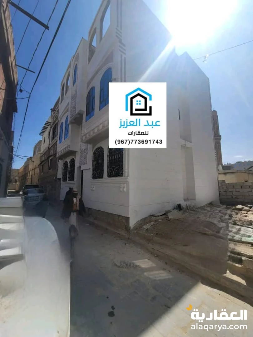 للبيع بيت سكني راقي ودرجة ثانية من الشارع الرئيسي