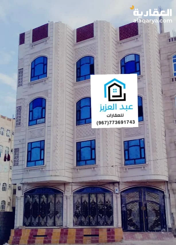 عمارة تجارية وقريبة من الشارع الرئيسي