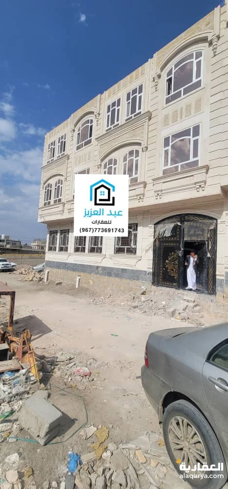 للبيع عمارة تجارية وسكنية راقية وثاني عمارة من الشارع الرئيسي