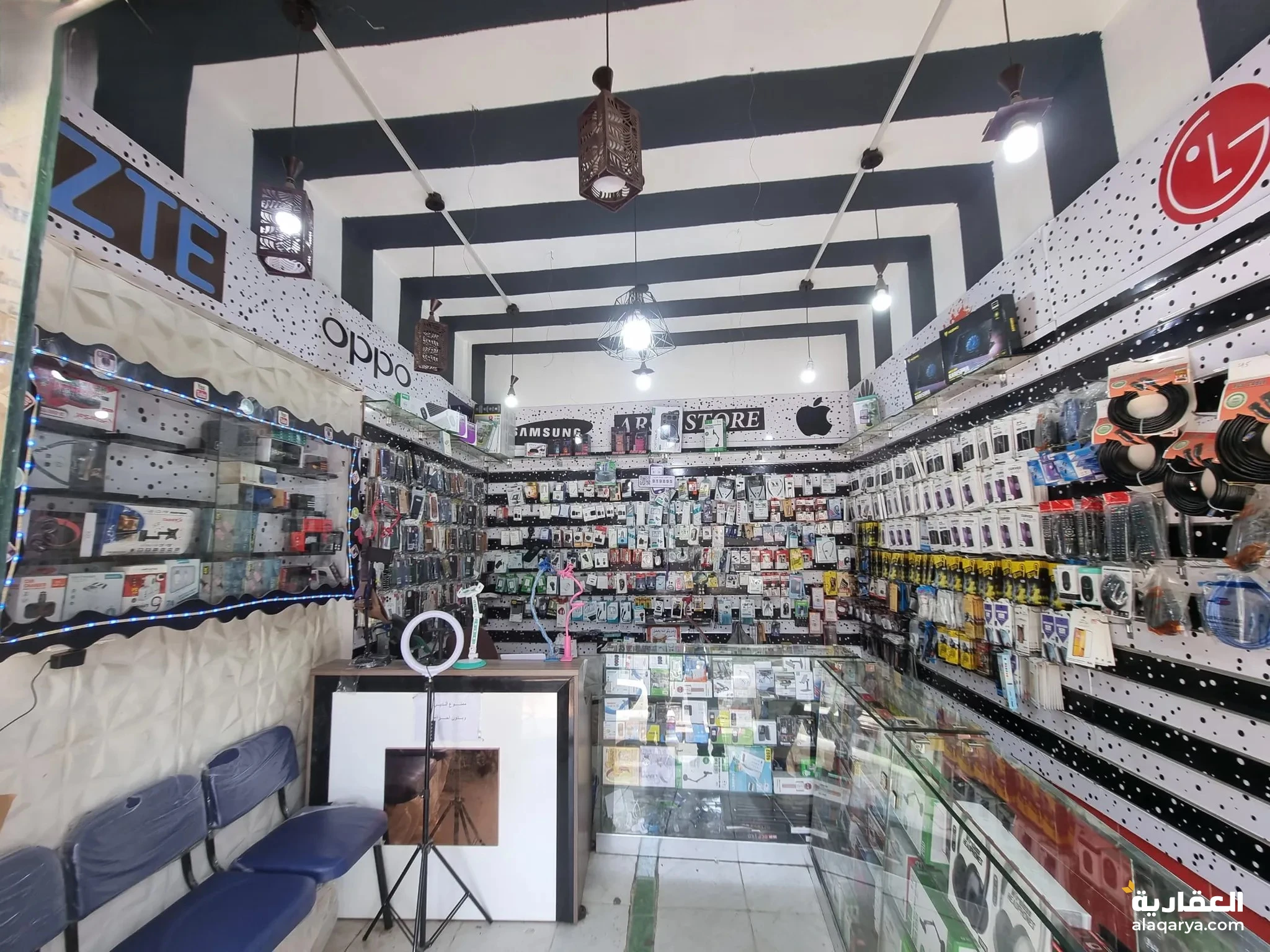 #محل للبيع مع البضاعه بسعر مناسب في بيت بوس