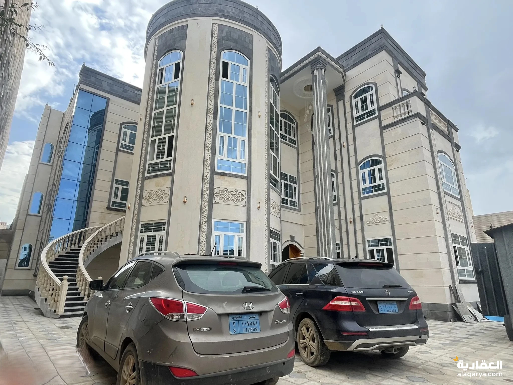 #فلة للبيع مع المسبح في بيت بوس