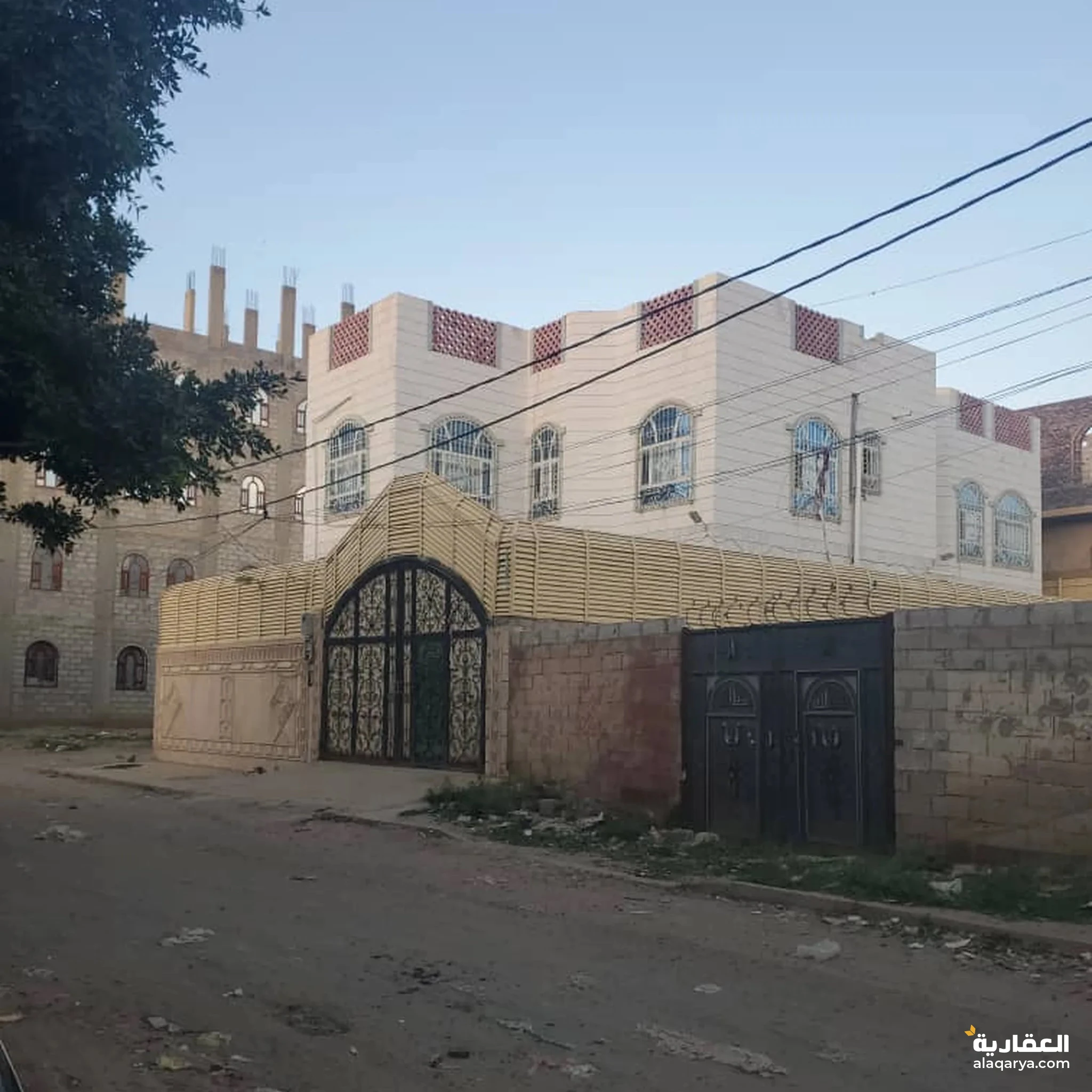 #فله شخصي بلاش مع فرش واثاث فاخر مجاناً 7وثلث شارع 14 زفلت دورين ب مليون و100 س صنعاء قريب جولة آية