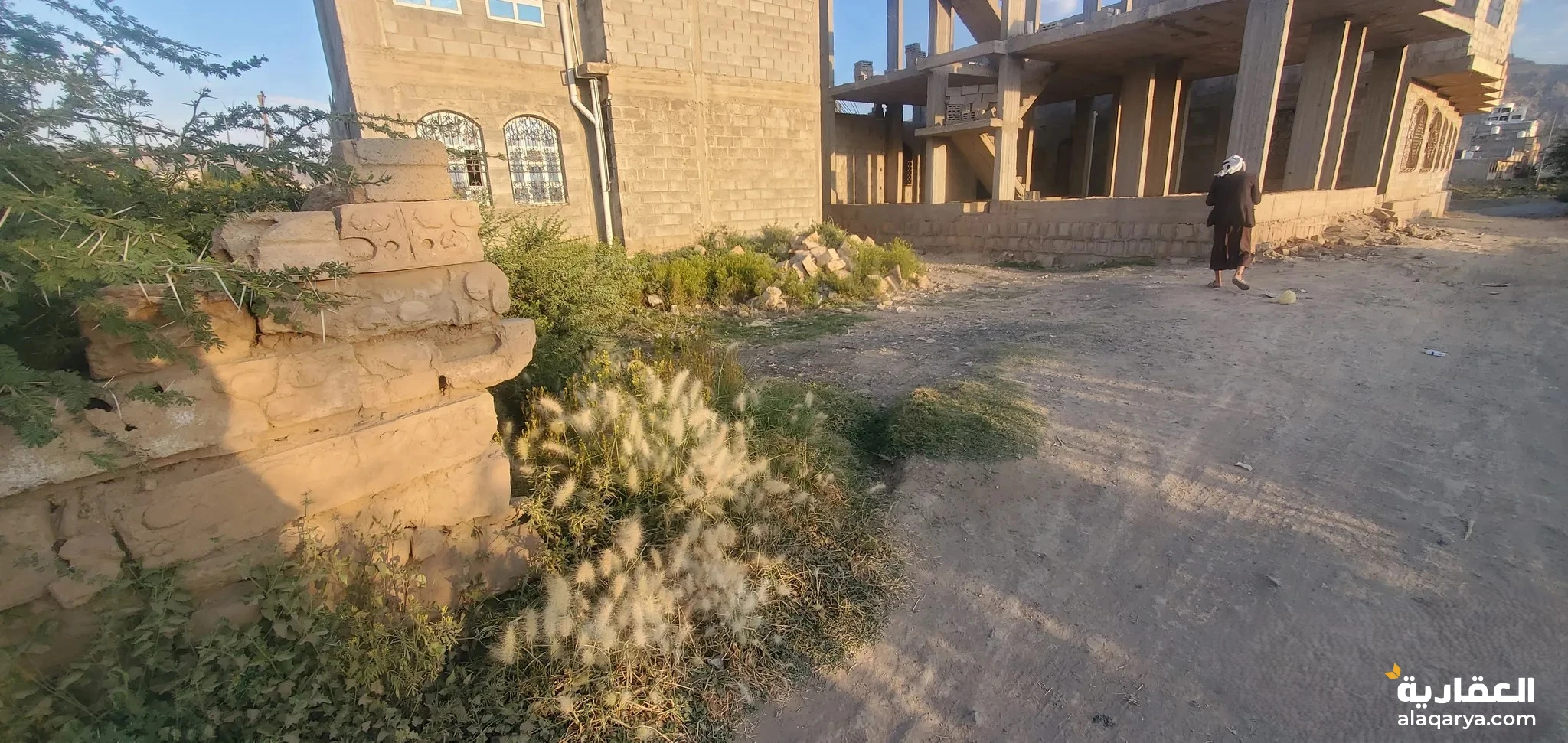 #لبنتين ركنه شارعين 6و4بعد سوق العشه امام سور المقبره