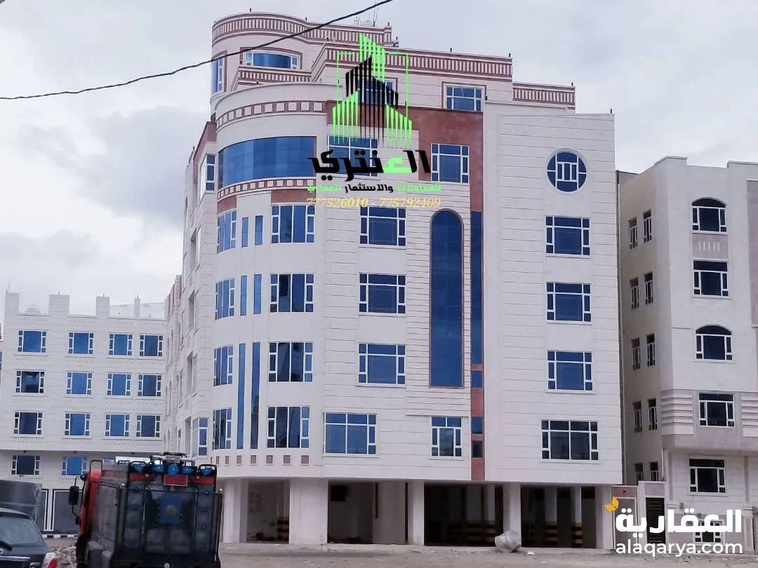 عمارة تجارية ستة دور والدور السابع فلة والدور الثامن طيرمانة وملحقاتها شارعين