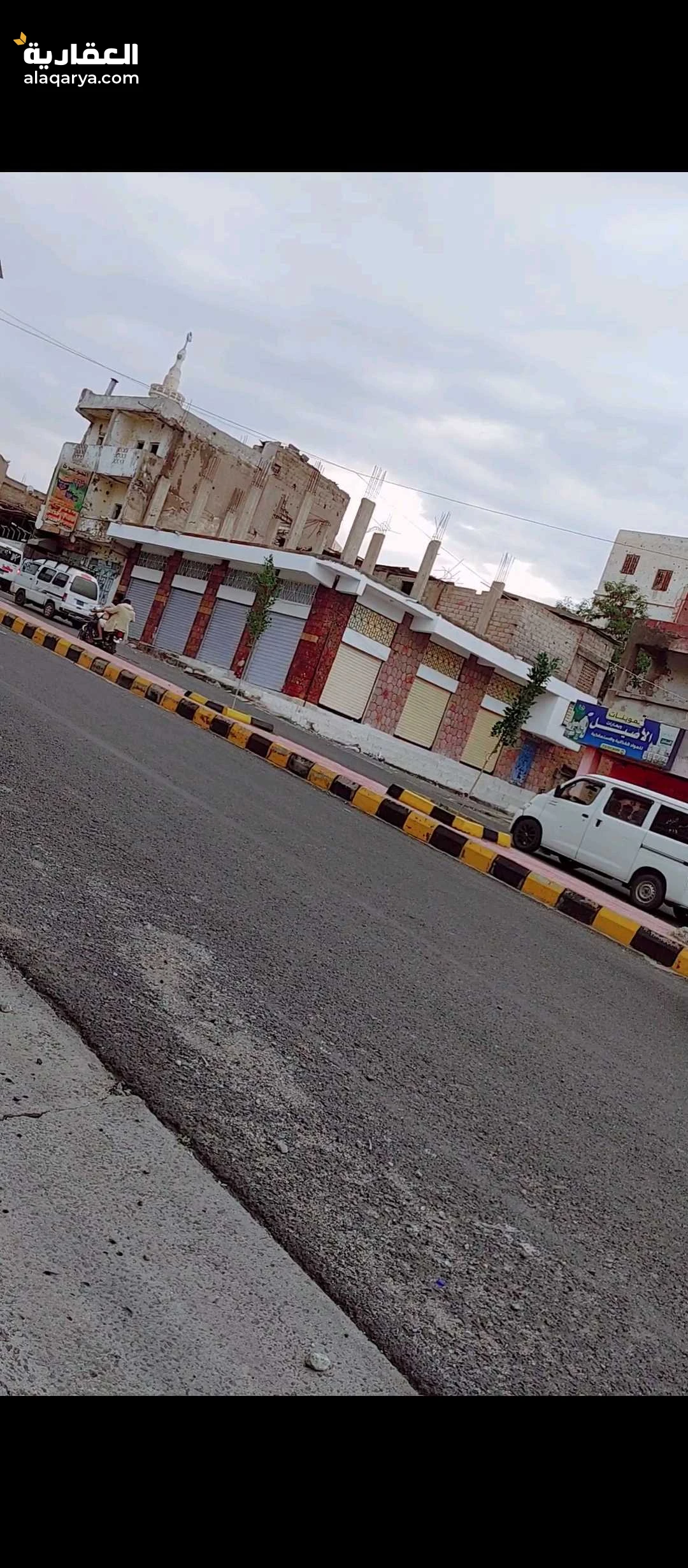 تجاري على الشارع الرئيسي