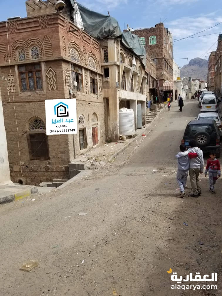 للبيع بيت شعبي نطيف موقعه في صنعاء قلب  العاصمه في مسيك