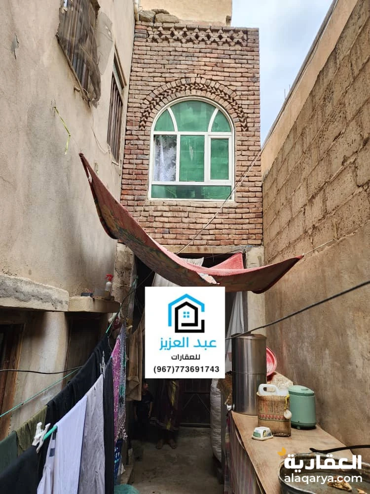 شقه تمليك للبيع في صنعاء  قريب الرماح وقريب مستشفي الثوره  وجامع الايمان