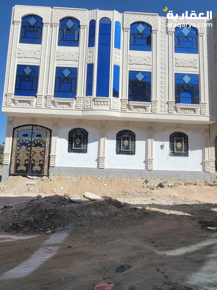 عمارة ثلاثة دور حجر