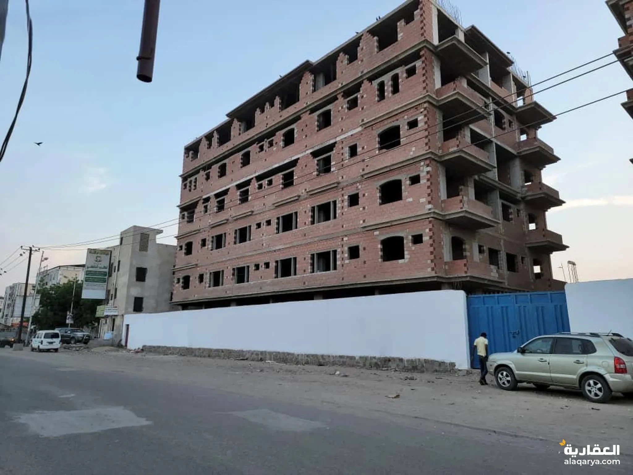 # ثلاث عماير عظم في الشيخ عثمان شارع عمر المختار بجانب صيدلية تشفين