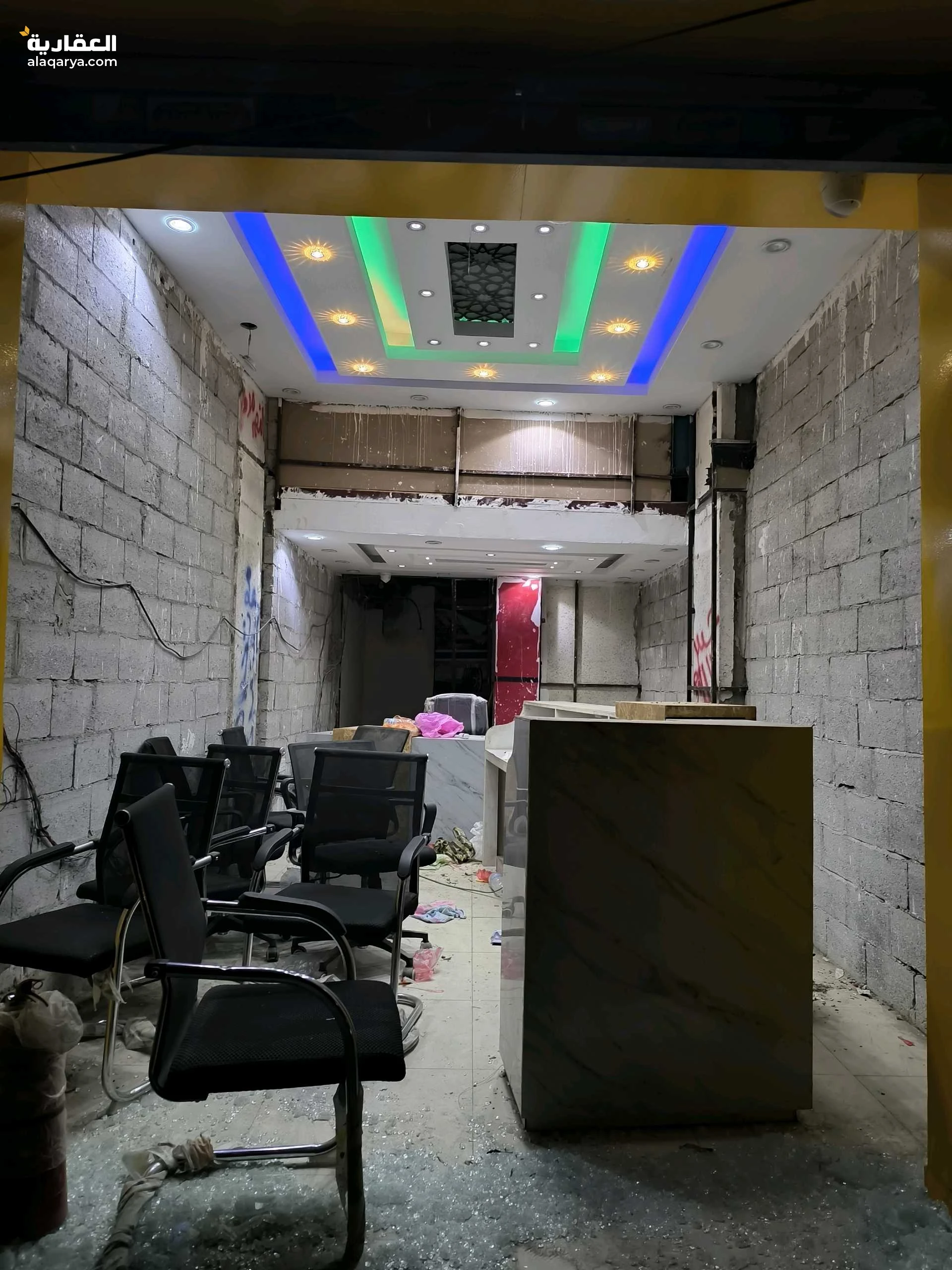 دكان فتحة واسعه بديكور جاهز ، صنعاء شارع الستين الجنوبي بالقرب من تقاطع شارع تعز