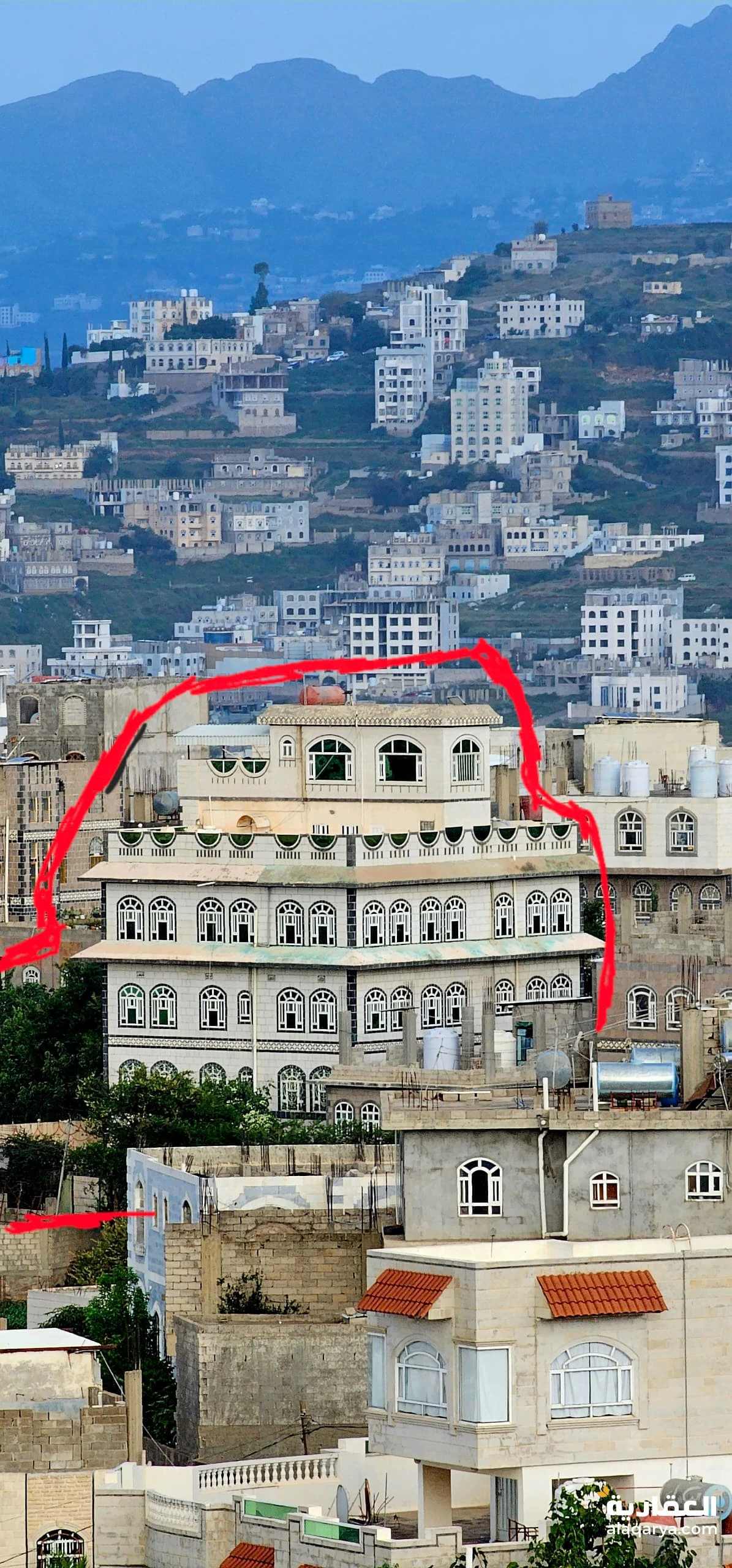 شقه للايجار في محافظه إب ٤غرف ب١٠٠ الف