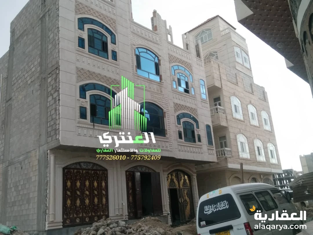 عمارة تجارية ثلاثة أدوار وبدروم بتشطيب سوبر لوكس.