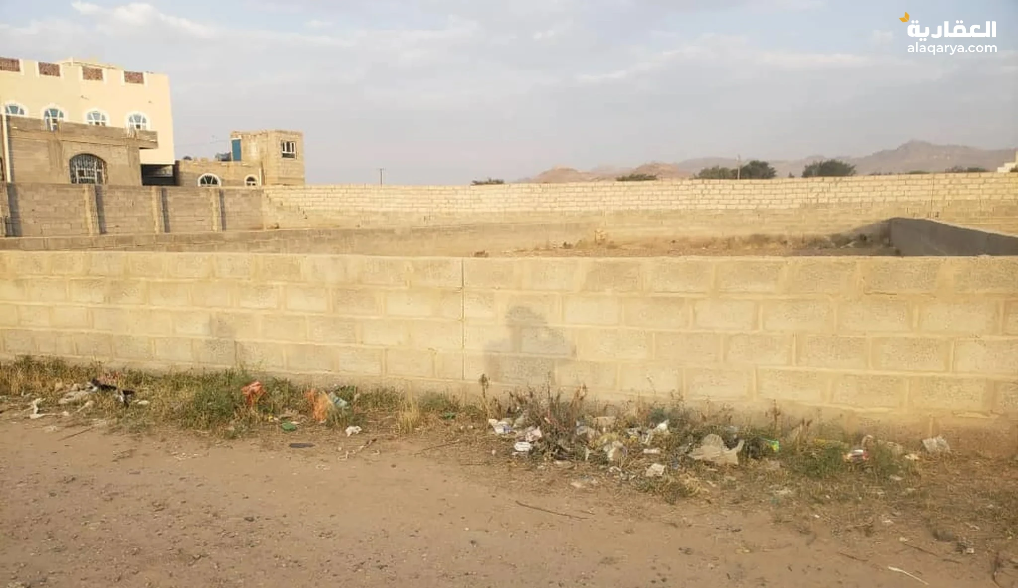 #للبيع ارض مسوره بالجراف الغربي في موقع مميز قريبه من شارع 20 بصنعاء