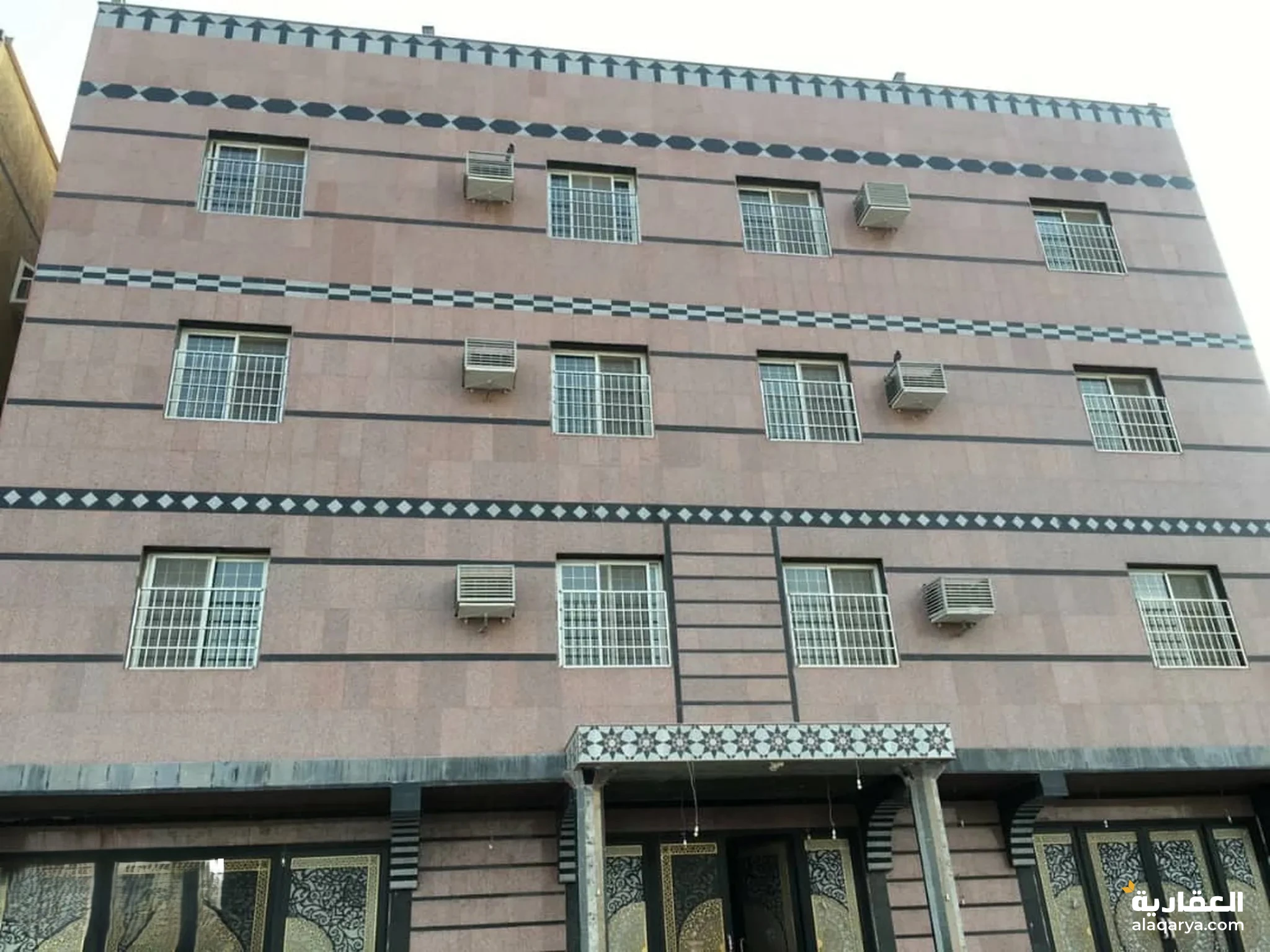 #إعلان للبيع: فندقين فاخرتين في موقع متميز بمدينة الحديدة