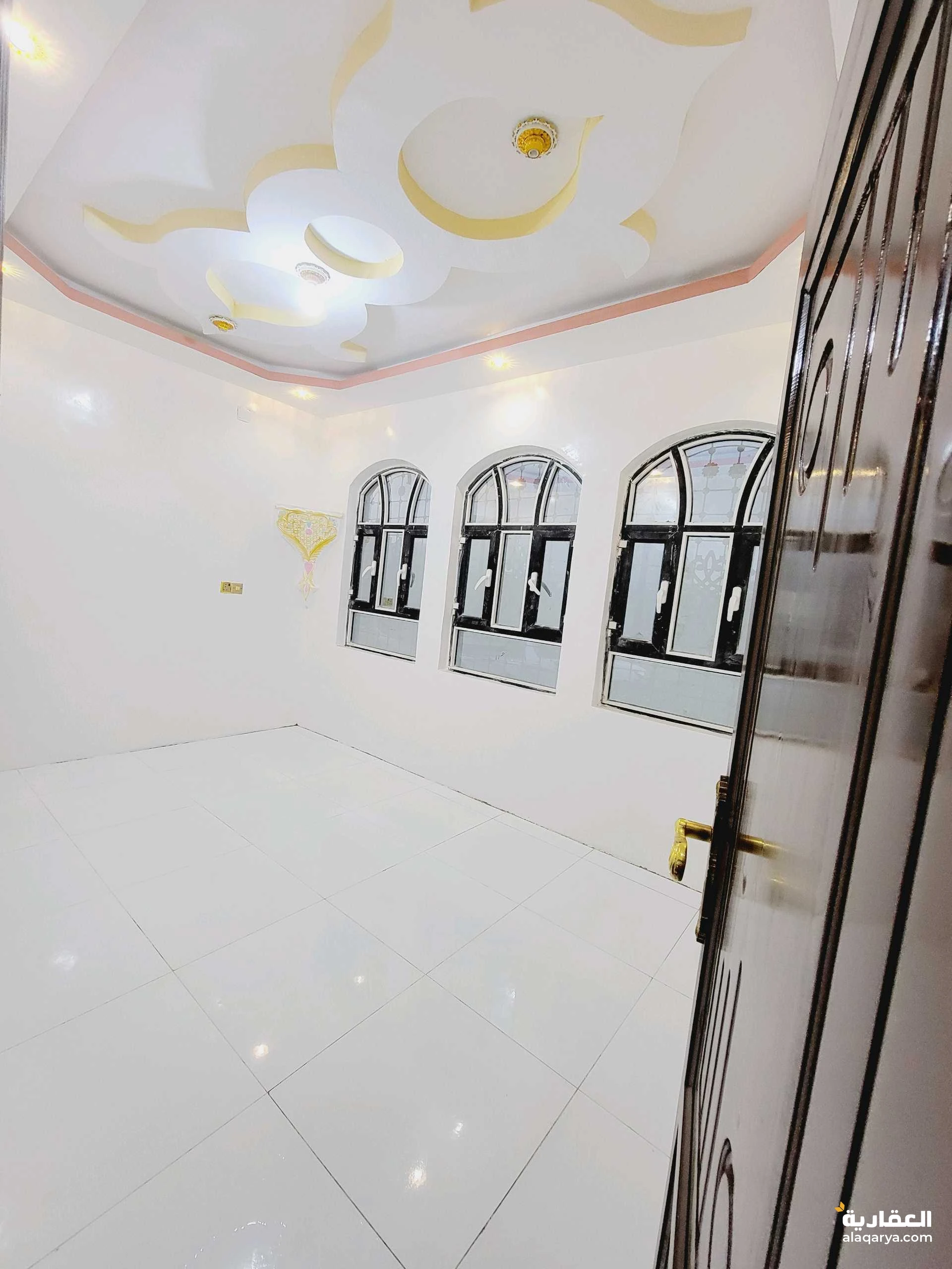 بيت للبيع شارع6متر السعر 23مليون من المالك رسا للتواصل 775426341