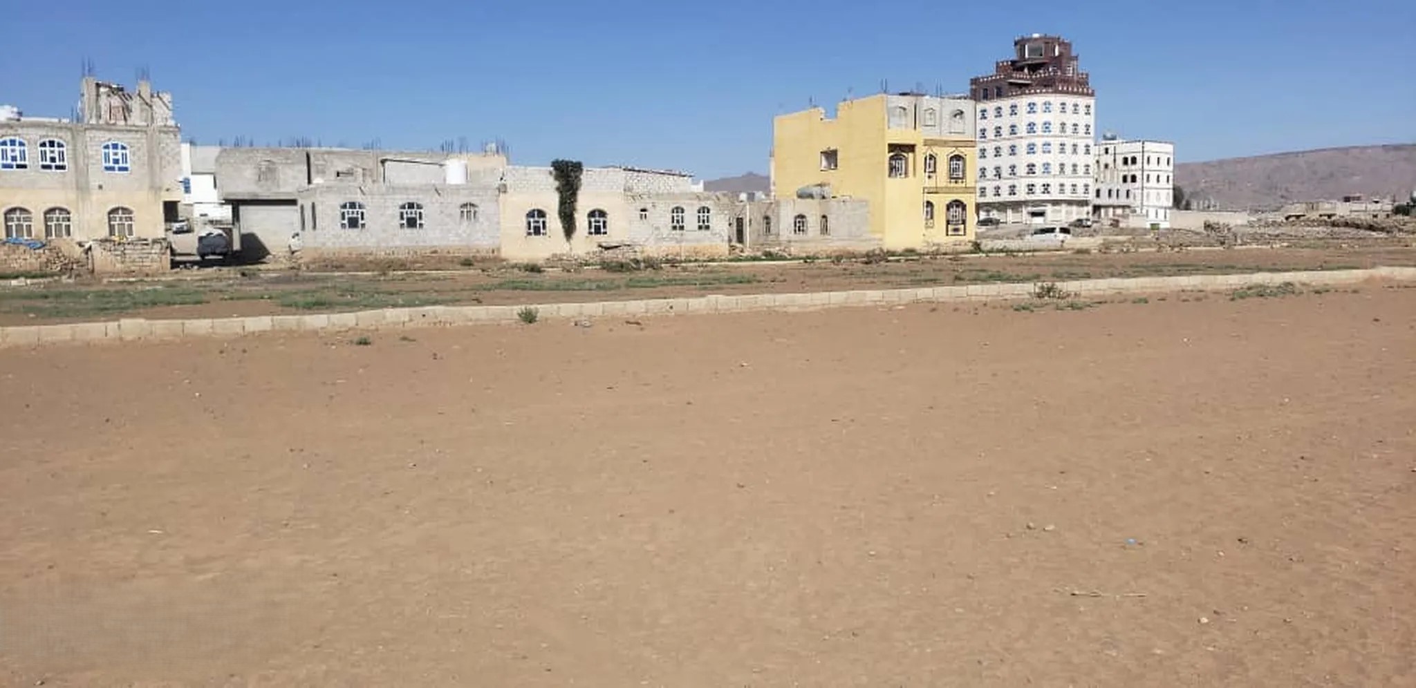 #للبيع أرضية ركنية تجارية – موقع ذهبي في قلب قاع القيضي*