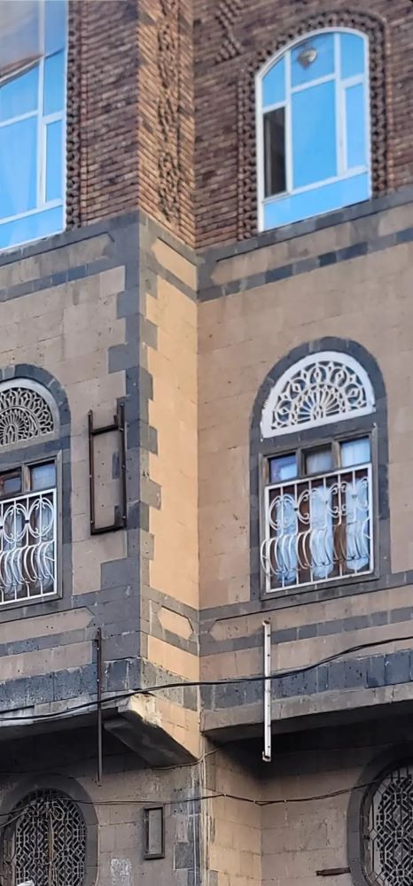 #شقه للايجار غرفتين وحمام ومطبخ وصاله دور اول 65 الف جوار مستشفى الكويت