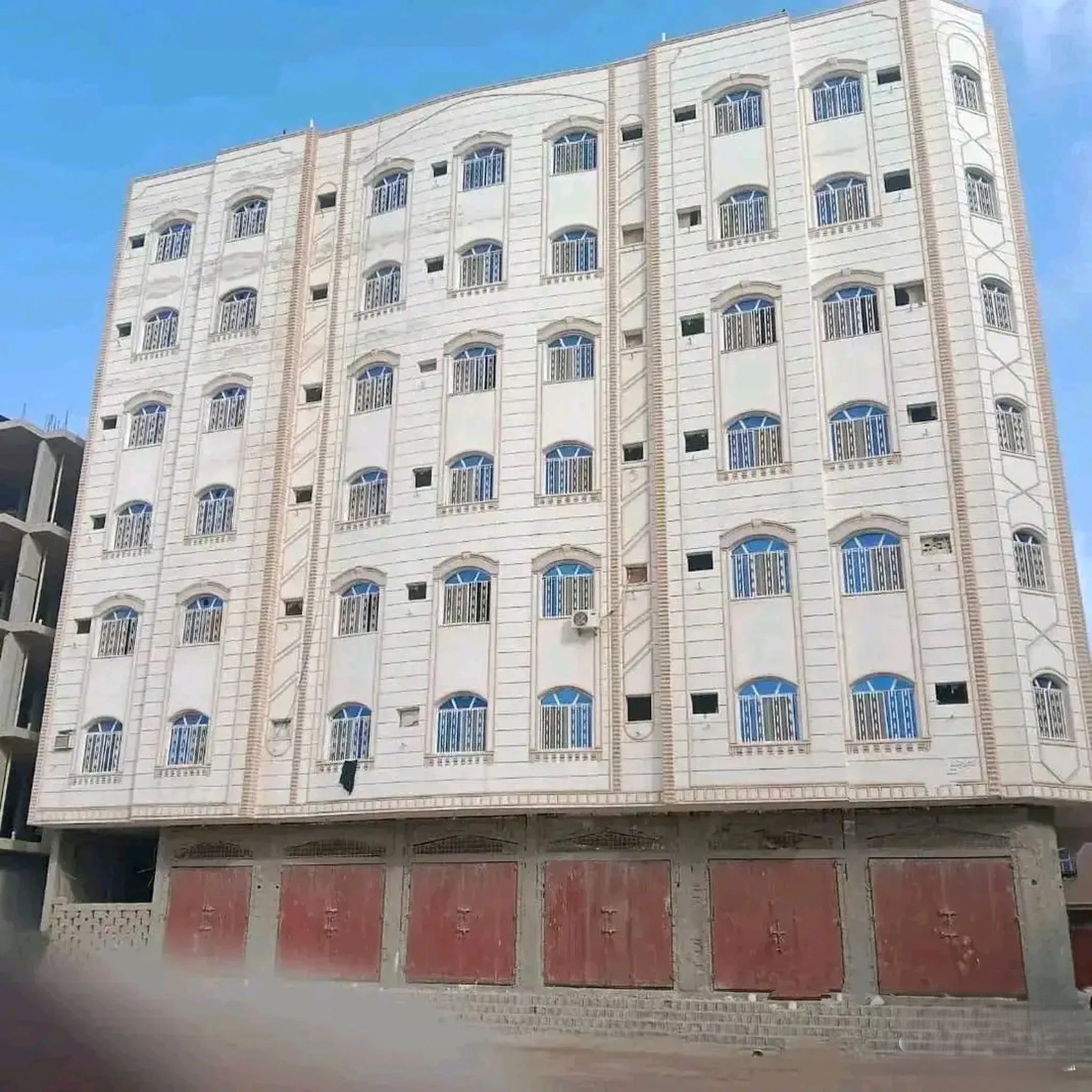 #عماره ضخمه للبيع في بئر فضل