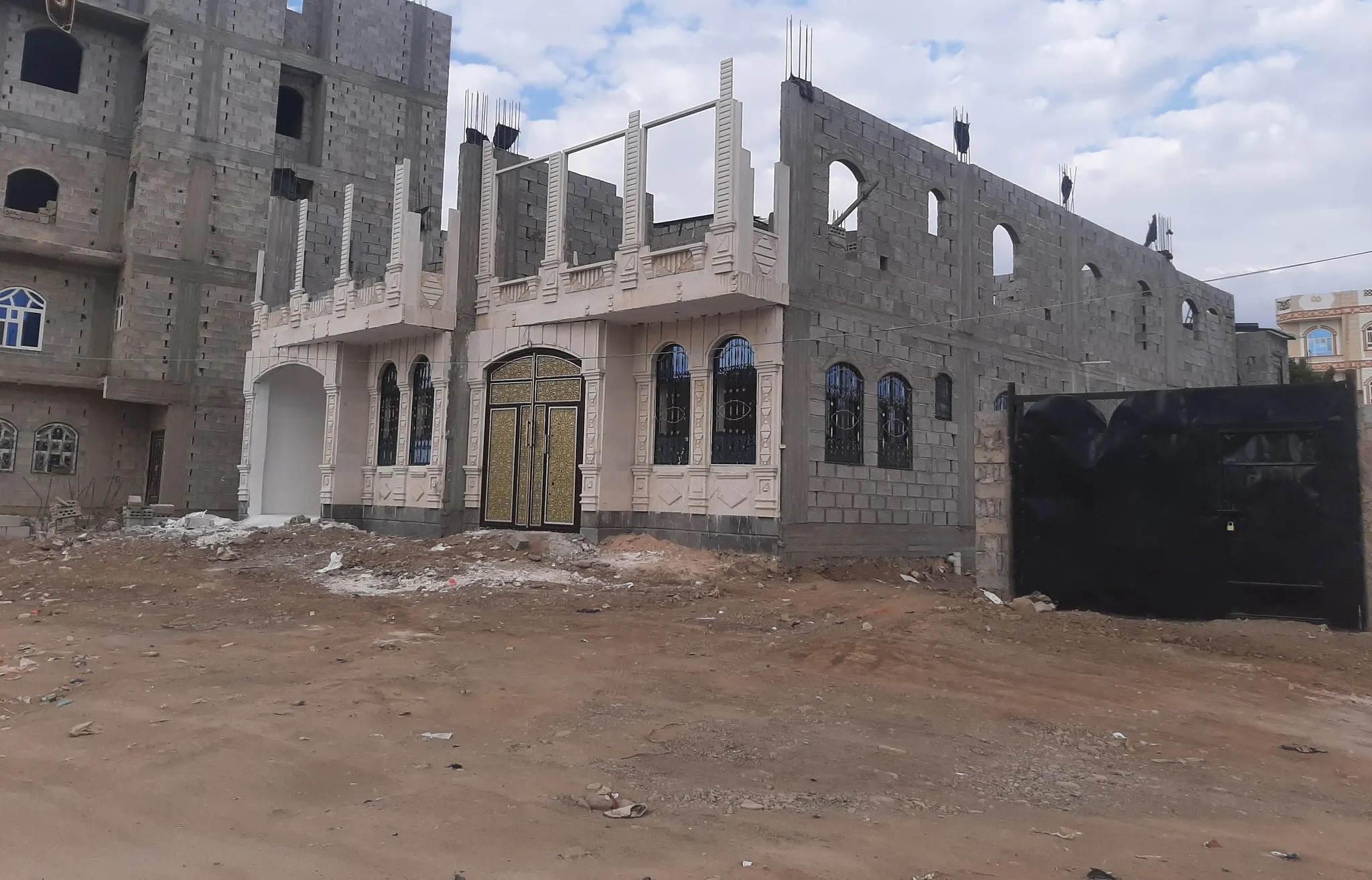 #بيت على شارعين وبيت على شارع